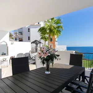 beautiful-apartment-with-stunning-sea-views-and-a-large-terrace.1costadelsol.com/